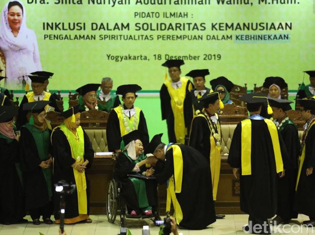 Teladani Sinta Nuriyah, Khofifah: Beliau Ajarkan Persaudaraan Tanpa Batas Teladani Sinta Nuriyah, Khofifah: Beliau Ajarkan Persaudaraan Tanpa Batas