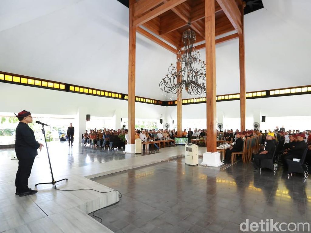 Pemkab Banyuwangi Serahkan Dana Hibah 2019 Rp 17 Miliar, Buat Siapa Aja? Pemkab Banyuwangi Serahkan Dana Hibah 2019 Rp 17 Miliar, Buat Siapa Aja?