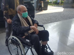 Berkursi Roda, Kivlan Zen Tiba di PN Jakpus untuk Jalani Sidang Eksepsi