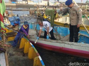 Mayat Bayi Perempuan Ditemukan di Bawah Perahu Pelabuhan Pasuruan