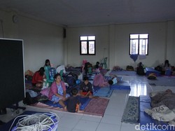 Banjir Kepung Dayeuhkolot, Ratusan Warga Terpaksa Mengungsi