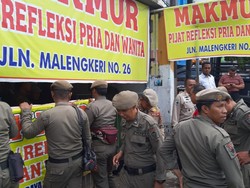 Tak Berizin, 3 Panti Pijat di Makassar Disegel Satpol PP