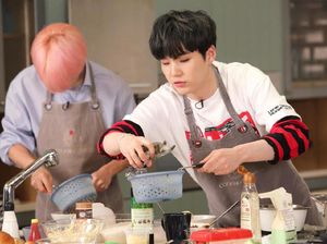 Jago Masak, 5 Idol Tampan Korea Ini Bikin Klepek-klepek!