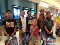 Anak-anak nobar Frozen II bersama CT Arsa Foundation