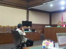 Romahurmuziy Nangis di Ruang Sidang: Nama Baik Saya Dihancurkan