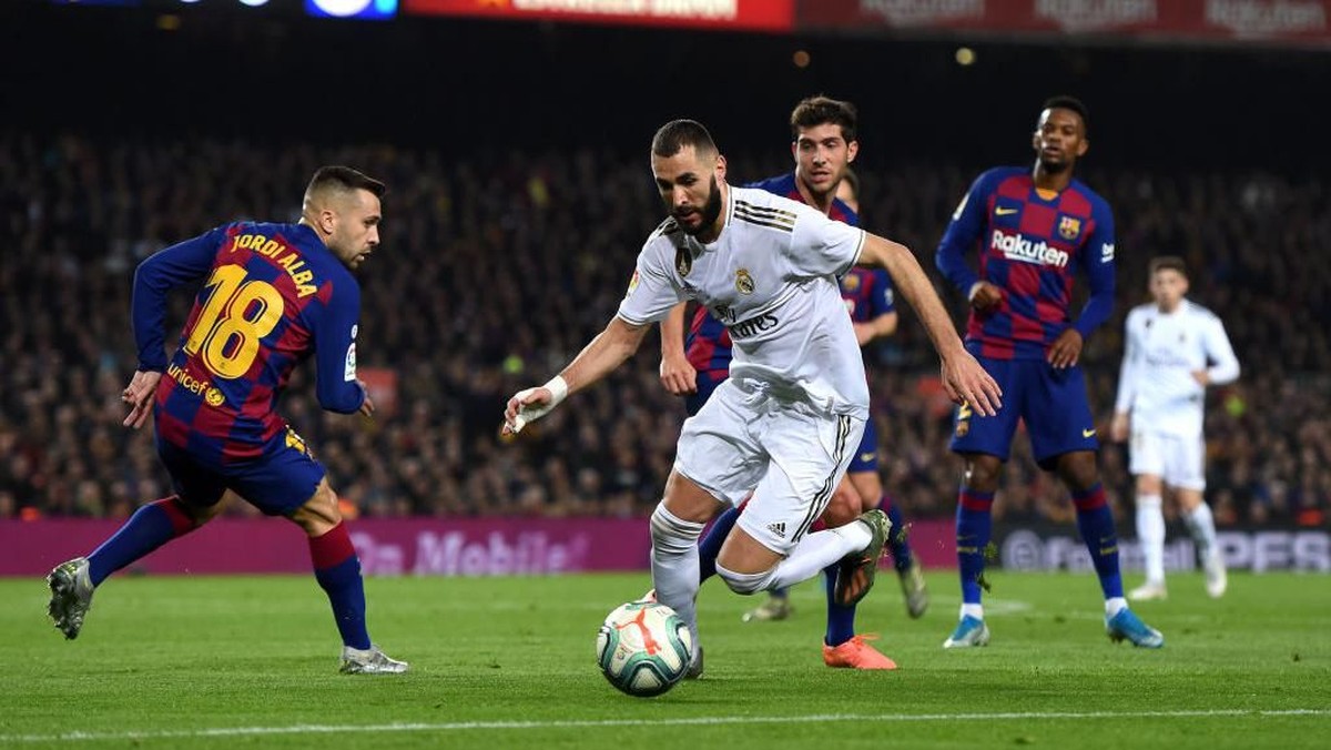 Zinedine Zidane menilai Real Madrid pantas menang atas Barcelona di El Clasico (Foto: Alex Caparros/Getty Images)