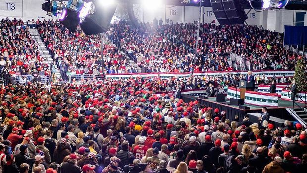 Donald Trump di hadapan ribuan pendukungnya