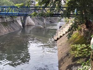 Mayat Lelaki Ditemukan Mengambang di Sungai Curug Ece Buahbatu