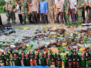 Musnahkan 5.000 Miras, Kapolres Jakut: Agar Tahun Baruan Tak Mabuk-mabukan