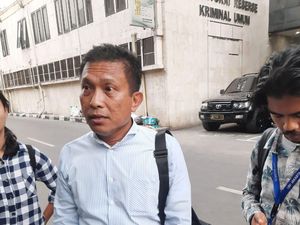 Tetangga Novel Tantang Dewi Tanjung Buktikan Tuduhan Rekayasa di Pengadilan