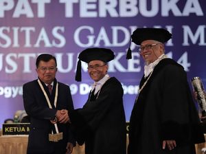 JK hingga Kepala BKKBN Terima Anugerah dari UGM JK hingga Kepala BKKBN Terima Anugerah dari UGM