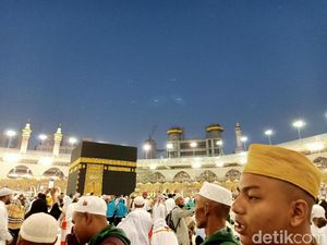 Tawaf Wada saat Meninggalkan Makkah, Ini Tata Cara & Doanya Tawaf Wada saat Meninggalkan Makkah, Ini Tata Cara & Doanya