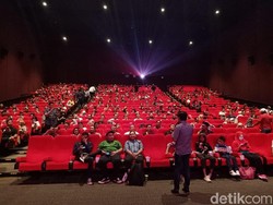 Dihadiri Cak-Ning dan Pengusaha Muda, PDIP Nobar Film Naga Bonar Reborn