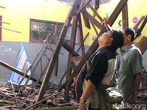 Atap Kelas SDN di Jember Ambruk, Rehabilitasi Terkendala Status Lahan