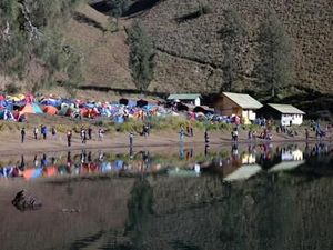 Sudah Lihat Kampung Warna-warni Pendaki di Ranu Kumbolo?