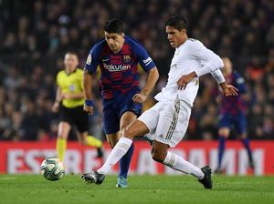 Terjangan Brutal Lenglet Buat Paha Varane Terluka