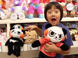 Bocah 9 Tahun Jadi YouTuber Paling Cuan Tahun 2020 Bocah 9 Tahun Jadi YouTuber Paling Cuan Tahun 2020