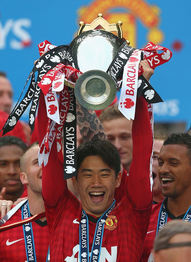   Shinji Kagawa of Manchester United of Manchester United lifts the Premier League trophy following the Barclays Premier League match between Manchester United and Swansea City at Old Trafford on May 12, 2013 in Manchester, England.  (Photo by Alex Livesey/Getty Images)