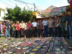Jelang Natal-Tahun Baru, Polres Bogor Musnahkan Puluhan Ribu Botol Miras