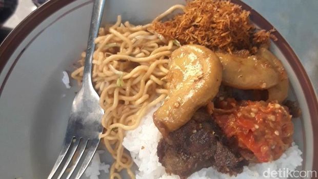 Asal Muasal Nama Warung Kongde dan Nama Lauk yang Unik