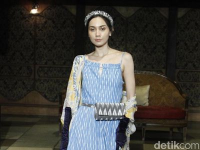 Foto: Gaun Elegan dan Romantis Didiet Maulana untuk Musim Purnama