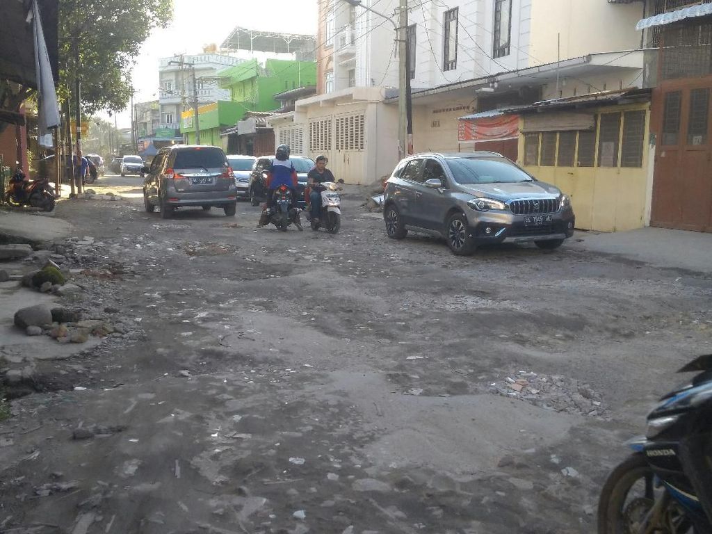 Jalan GB Joshua Banyak Lubang, Pemkot Medan Janji Segera Perbaiki Jalan GB Joshua Banyak Lubang, Pemkot Medan Janji Segera Perbaiki