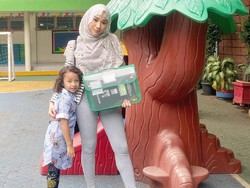 Masih Sendiri, Bella Luna Pilih Liburan Akhir Tahun dengan Anak