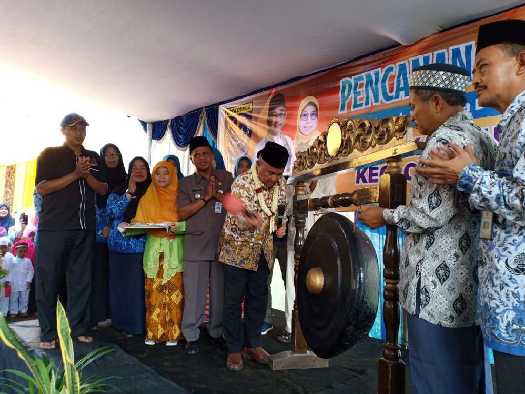 Resmikan Kampung KB Kalimulya, Walkot Depok: Ini Bukan Cuma Urusan Kontrasepsi Resmikan Kampung KB Kalimulya, Walkot Depok: Ini Bukan Cuma Urusan Kontrasepsi