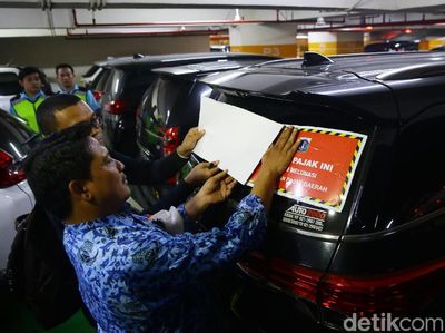 Berburu Penunggak Pajak di Mal Pacific Place