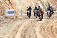 Presiden Jokowi bersama sejumlah menteri dan petinggi lembaga negara menjajal jalan Trans-Kalimantan menggunakan sepeda motor