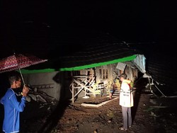 Hujan dan Angin Kencang Robohkan Bangunan TK di Ngawi