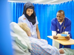 Farah Roslan dan Ceritanya Temukan Jilbab Steril Sekali Pakai