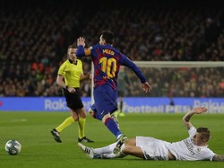 Duh, Kroos Tarik Celana Messi Sampai Melorot