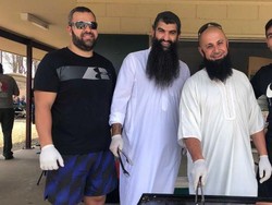 Empat Muslim Rela Menyetir 10 Jam untuk Bantu Korban Kebakaran Australia