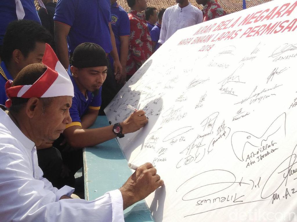 Hari Bela Negara, 38 Napi Teroris di Nusakambangan Ikrar Setia NKRI Hari Bela Negara, 38 Napi Teroris di Nusakambangan Ikrar Setia NKRI