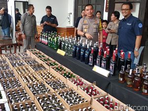 Gudang Miras Penyuplai Miras ke Kafe di Bandung Digerebek Polisi