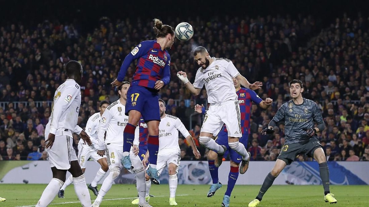 Laga Barcelona vs Real Madrid di Liga Spanyol berakhir 0-0 (Foto: Eric Alonso/Getty Images)