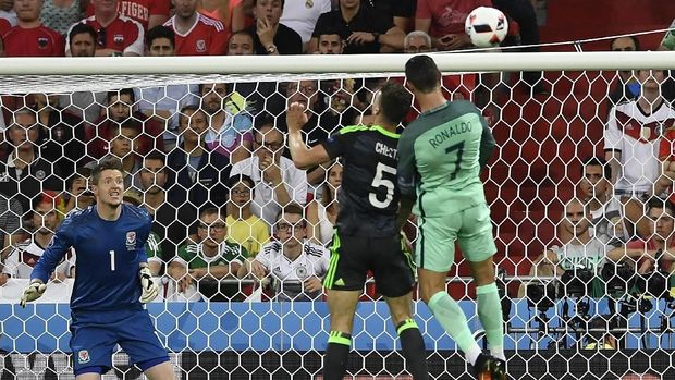 Gol ke gawang Wales menjadi salah satu lompatan tertinggi Cristiano Ronaldo.