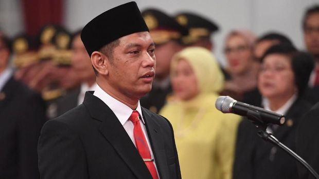Wakil Ketua KPK Nurul Ghufron mengikuti upacara pelantikan Pimpinan dan Dewan Pengawas KPK di Istana Negara, Jakarta, Jumat (20/12/2019). Presiden Joko Widodo melantik lima pimpinan KPK periode 2019-2023 yakni Firli Bahuri, Alexander Marwata, Lili Pintauli Siregar, Nawawi Pomolango dan Nurul Ghufron. ANTARA FOTO/Akbar Nugroho Gumay/wsj.