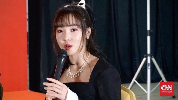 Tawa Riang GFriend di Balik Wawancara dengan CNNIndonesia.com
