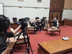 Profesional, Mahasiswa President University Wawancarai Anggota DPR RI