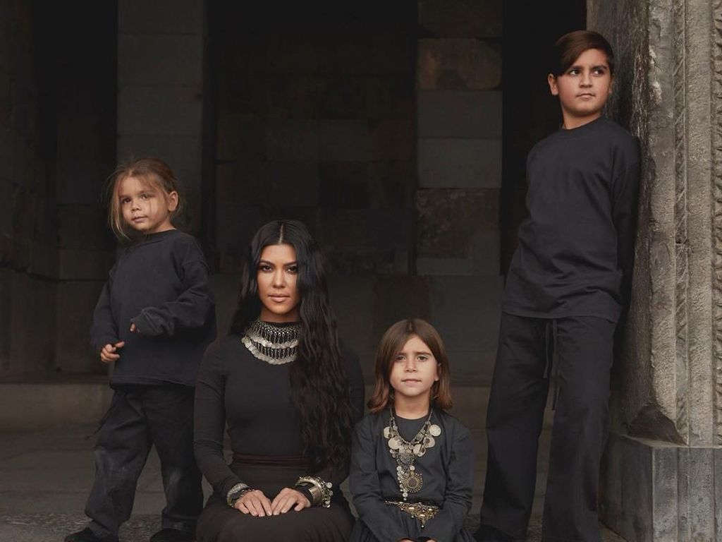 Baru Berusia 10 Tahun, Anak Laki-laki Kourtney Kardashian Pakai Skincare