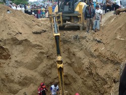 Video Wanita Tewas setelah Terperosok ke Lubang Besar saat Banjir