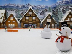 Main Salju Ala Jepang di Trans Snow World Bintaro, Ada The Frosty Parade Juga