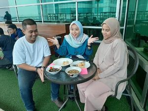Battle Pempek Murah vs Mahal, Enakan Mana? Battle Pempek Murah vs Mahal, Enakan Mana?
