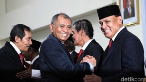Momen Firli Bahuri dan Agus Rahardjo Salam Komando
