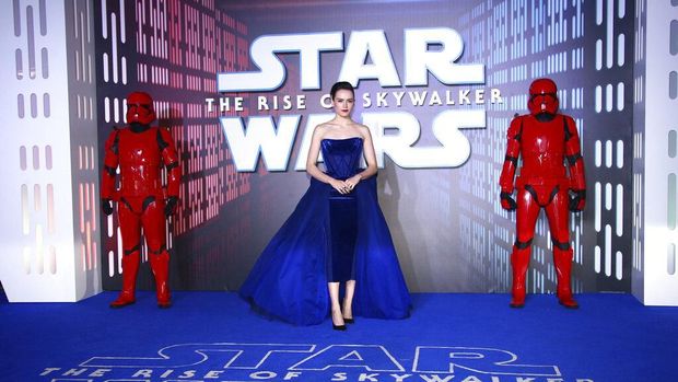 Actress Daisy Ridley poses for photographers upon arrival at the premiere for the film 'Star Wars: The Rise of Skywalker', in central London, Wednesday, Dec. 18, 2019. (Photo by Joel C Ryan/Invision/AP)