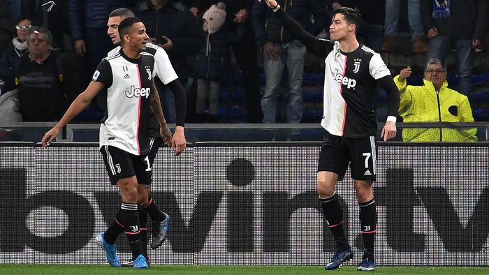 Cristiano Ronaldo (kanan) usai menjebol gawang Sampdoria di Stadion Luigi Ferraris, Kamis (19/12) dini hari WIB. (Foto: Paolo Rattini/Getty Images) Cristiano Ronaldo (kanan) usai menjebol gawang Sampdoria di Stadion Luigi Ferraris, Kamis (19/12) dini hari WIB. (Foto: Paolo Rattini/Getty Images)