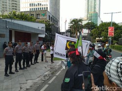 Minta Kekerasan ke Uighur Disetop, Massa Berdemo di Depan Kedubes China