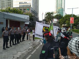 Minta Kekerasan ke Uighur Disetop, Massa Berdemo di Depan Kedubes China Minta Kekerasan ke Uighur Disetop, Massa Berdemo di Depan Kedubes China